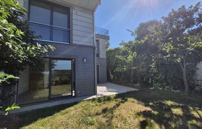 4+1 Panoramik Deniz Manzaralı, Havuz Cepheli Bahçe Dubleksi