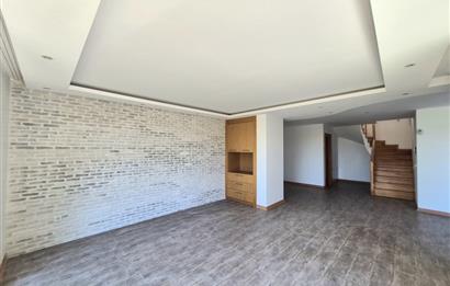 4+1 Panoramik Deniz Manzaralı, Havuz Cepheli Bahçe Dubleksi