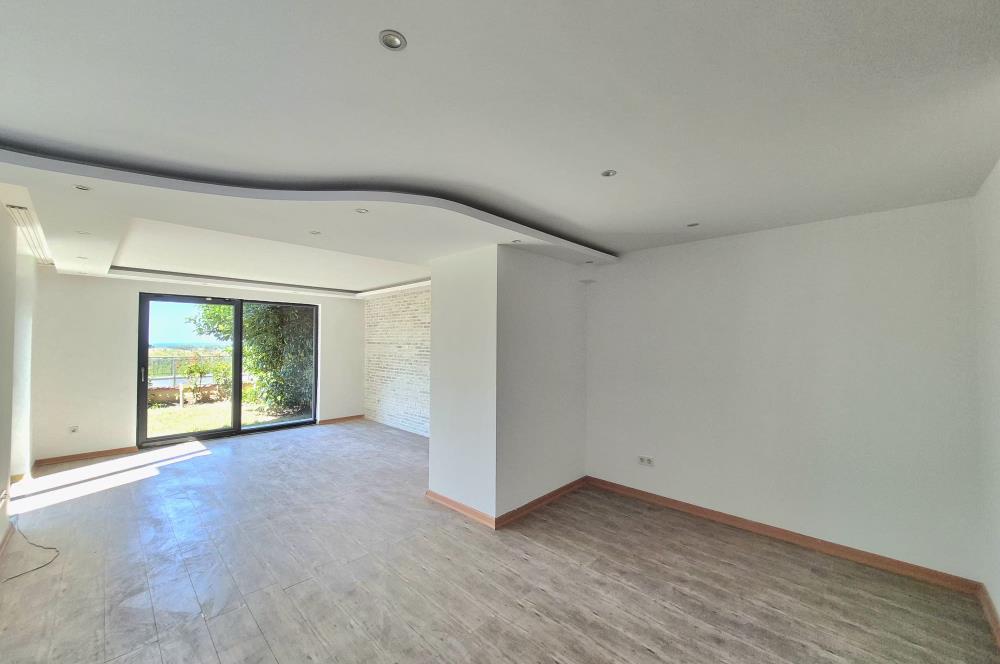 4+1 Panoramik Deniz Manzaralı, Havuz Cepheli Bahçe Dubleksi