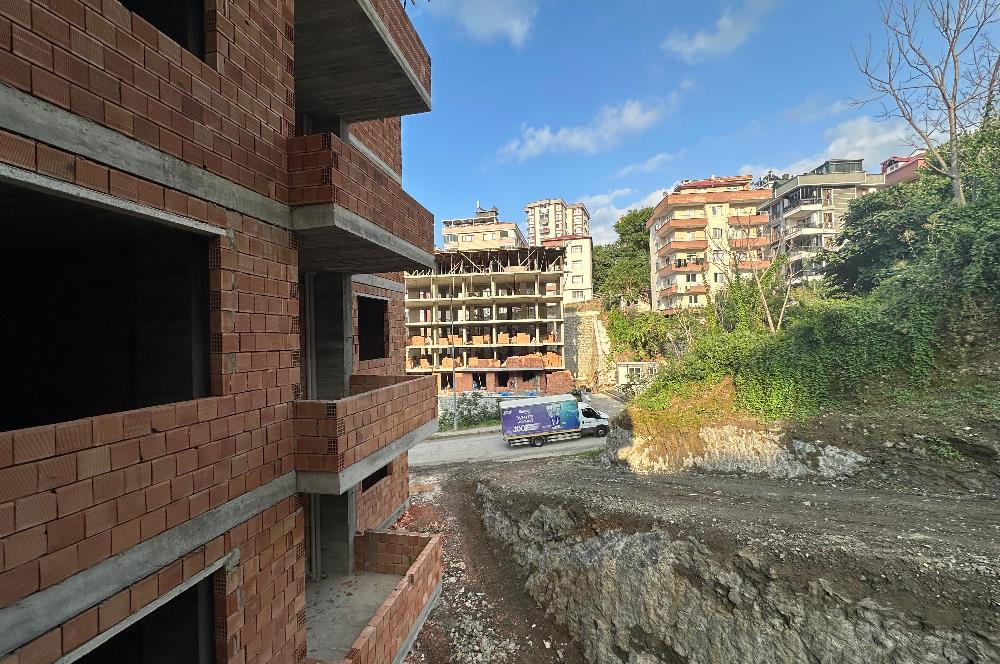 C21 UZMAN'DAN AKÇAABAT YAYLACIKTA 2. KATTA, 3+1 GENİŞ VE MODERN