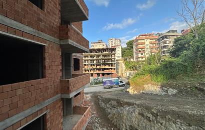 C21 UZMAN'DAN AKÇAABAT YAYLACIKTA 2. KATTA, 3+1 GENİŞ VE MODERN