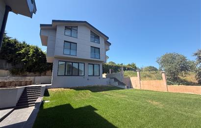 Kilyos'ta Havuzlu Butik Sitede Müstakil 4+2 Villa
