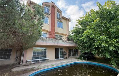 Site İçinde Havuzlu Müstakil Villa