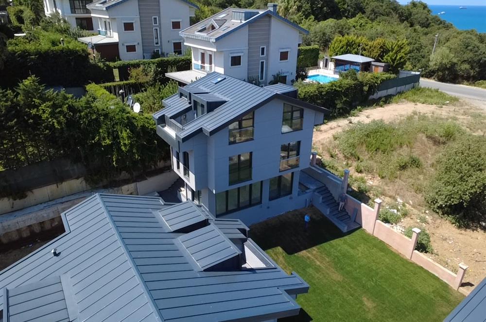 Kilyos'ta Havuzlu Butik Sitede Müstakil 4+2 Villa