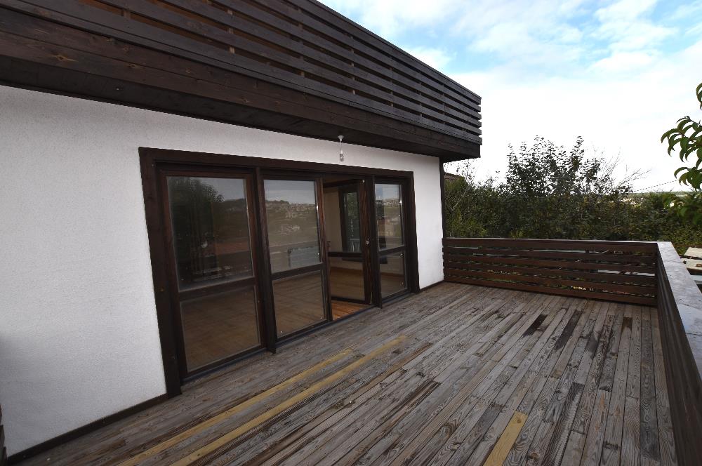 Zekeriyaköy'de Merkeze Yakın Kiralık Müstakil Girişli İkiz Villa