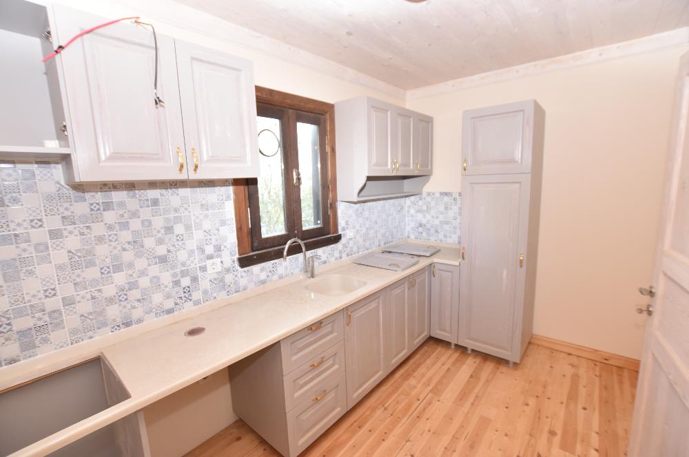 Zekeriyaköy'de Merkeze Yakın Kiralık Müstakil Girişli İkiz Villa