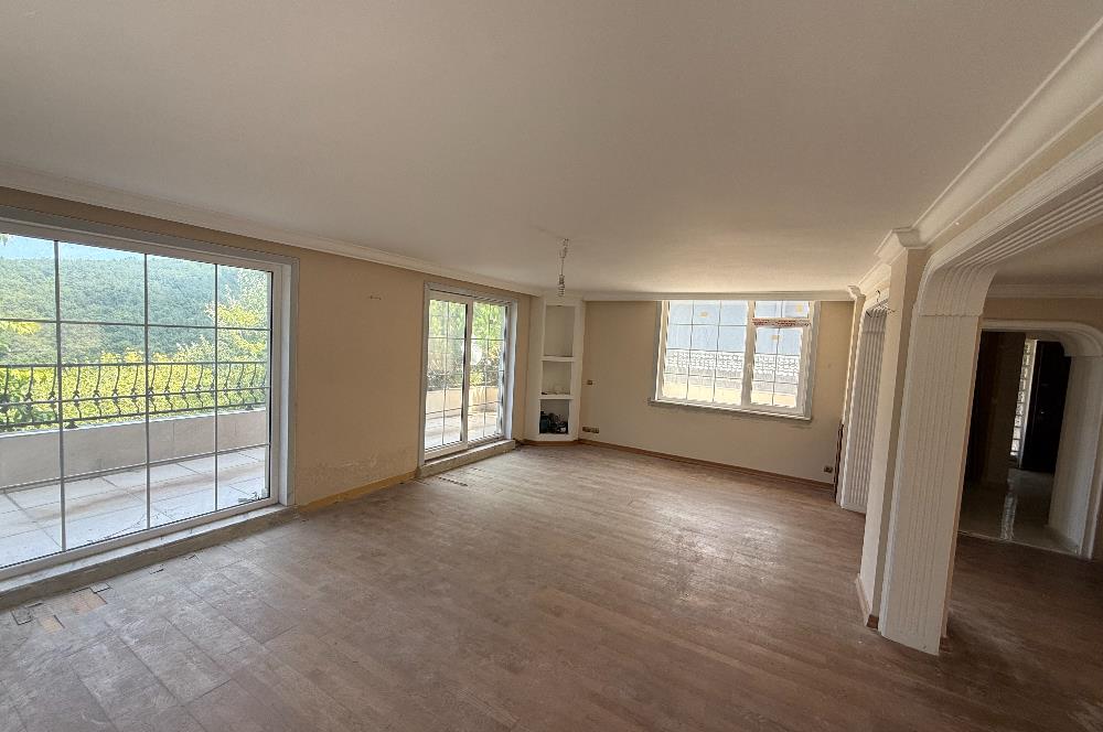 Site İçinde Havuzlu Müstakil Villa