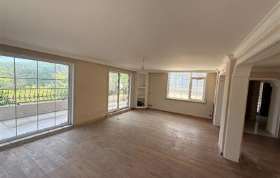 Site İçinde Havuzlu Müstakil Villa