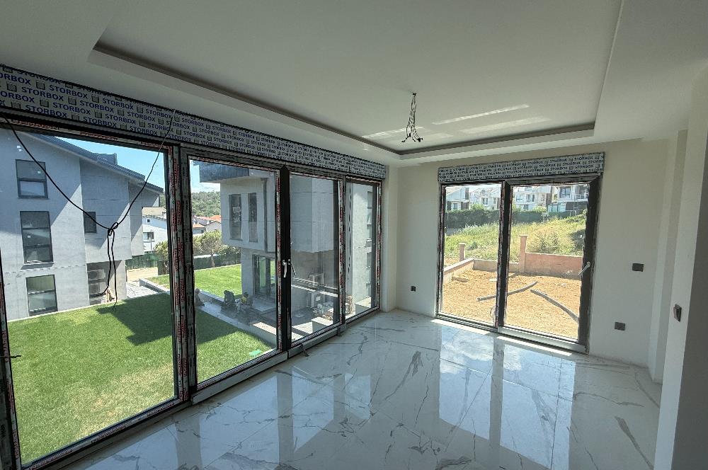 Kilyos'ta Havuzlu Butik Sitede Müstakil 4+2 Villa