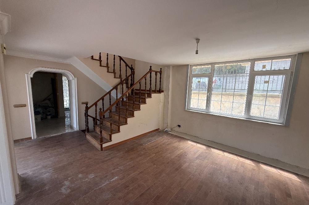 Site İçinde Havuzlu Müstakil Villa