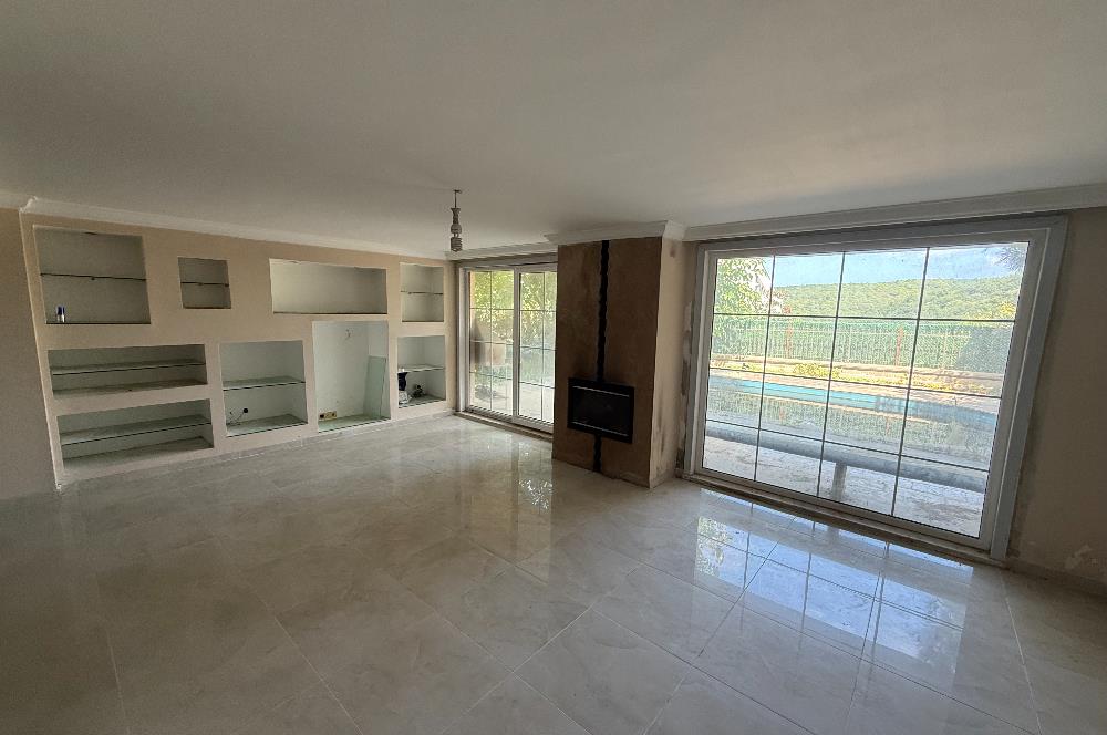 Site İçinde Havuzlu Müstakil Villa