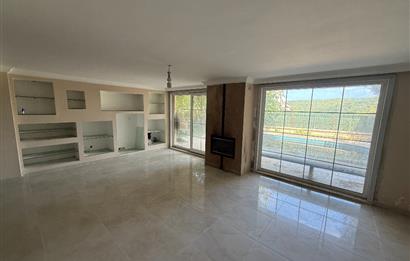 Site İçinde Havuzlu Müstakil Villa