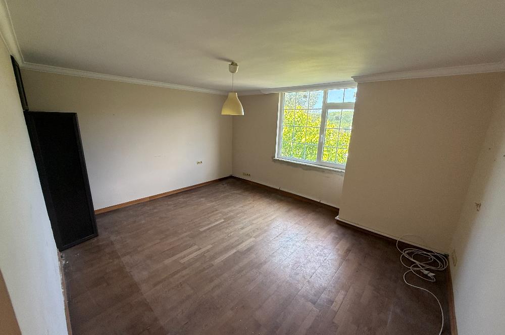 Site İçinde Havuzlu Müstakil Villa