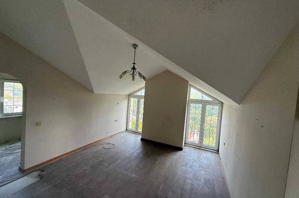 Site İçinde Havuzlu Müstakil Villa