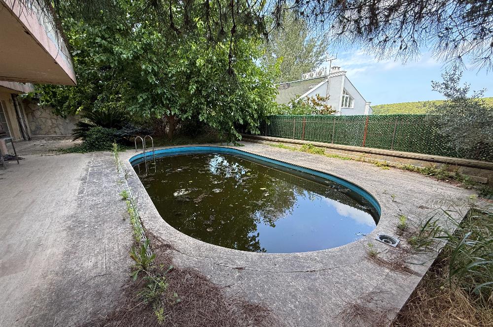 Site İçinde Havuzlu Müstakil Villa