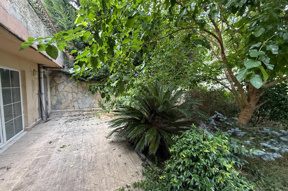 Site İçinde Havuzlu Müstakil Villa