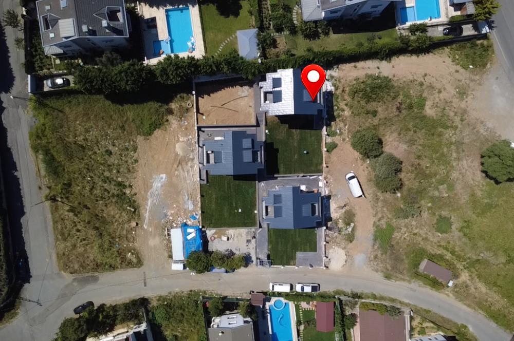 Kilyos'ta Havuzlu Butik Sitede Müstakil 4+2 Villa