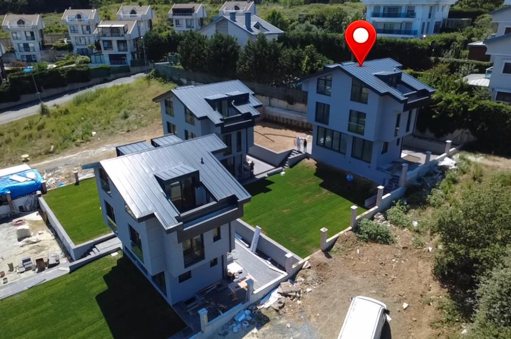 Kilyos'ta Havuzlu Butik Sitede Müstakil 4+2 Villa