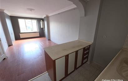 KOŞUYOLUNA YAKIN ÖZLEM SİTESİNDE BOŞ KİRALIK DÜKKAN OFİS
