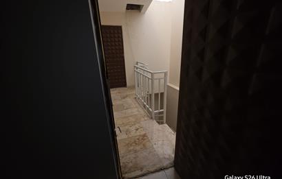 KOŞUYOLUNA YAKIN ÖZLEM SİTESİNDE BOŞ KİRALIK DÜKKAN OFİS