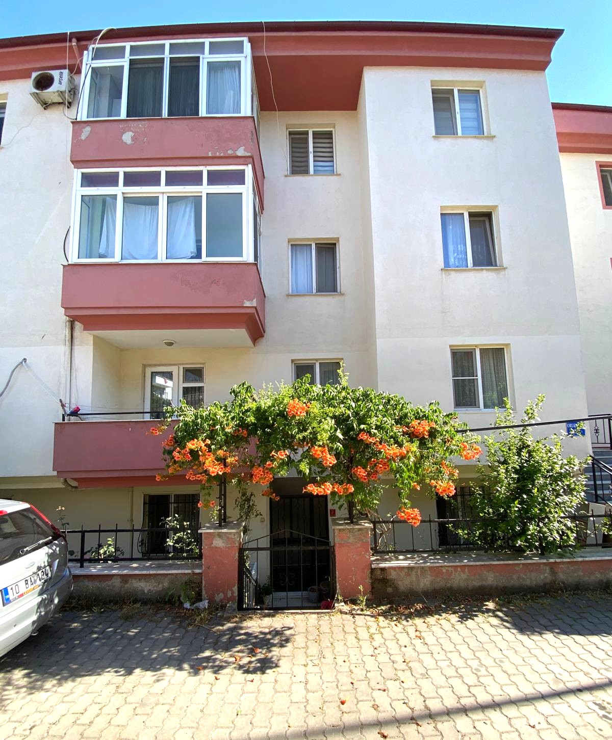 C21 Bal'dan Bahçelievler'de Kiralık 3+1 (Kısmi Eşyalı) Daire