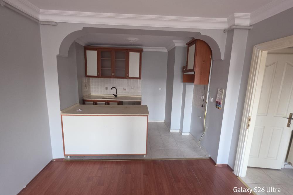 KOŞUYOLUNA YAKIN ÖZLEM SİTESİNDE BOŞ KİRALIK DÜKKAN OFİS