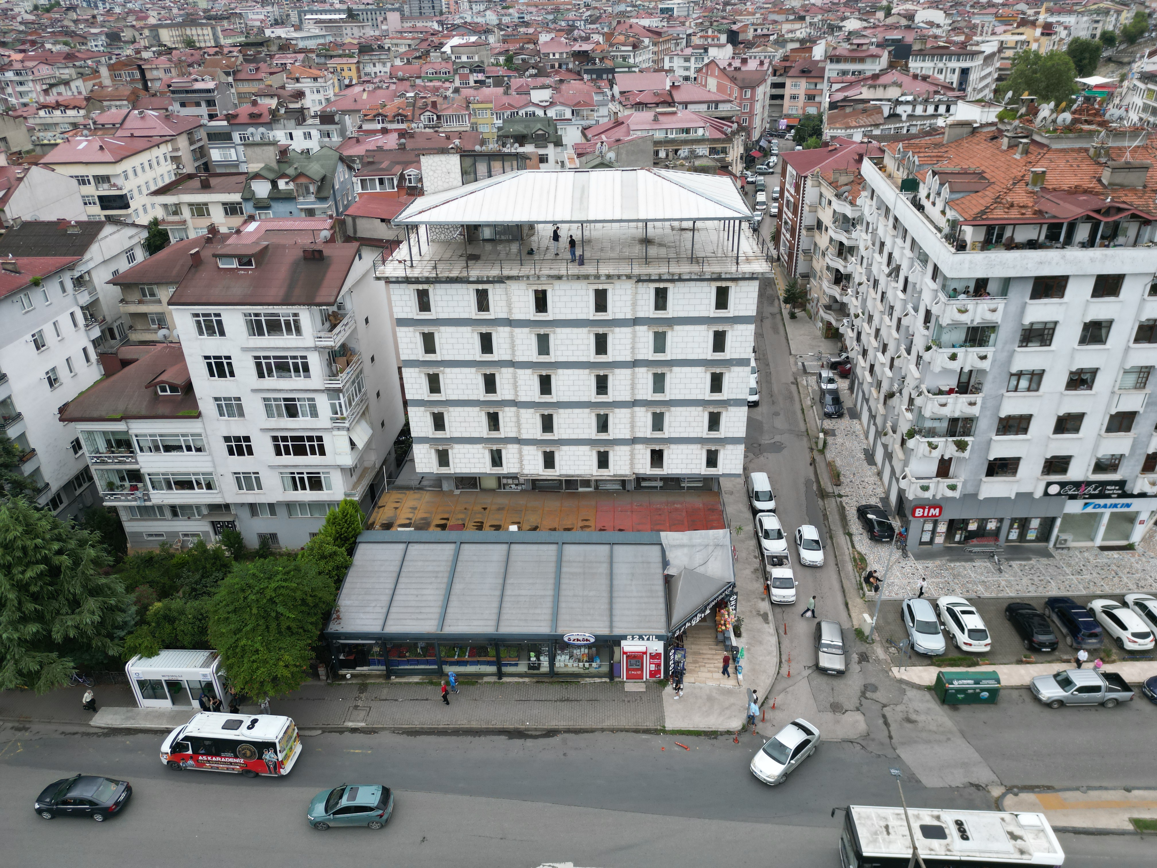 CENTURY 21’DEN ŞEHRİN MERKEZİNDE KOMPLE KİRALIK TİCARİ BİNA!