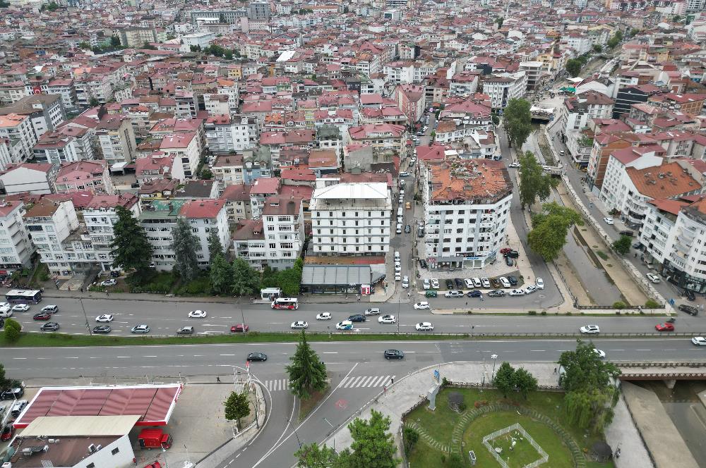 CENTURY 21’DEN ŞEHRİN MERKEZİNDE KOMPLE KİRALIK TİCARİ BİNA!