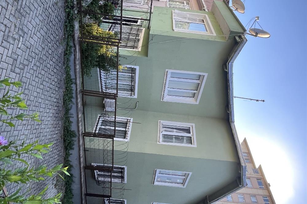 KOŞUYOLUNDA PRESTİJLİ KÖŞE PARSEL SATILIK MÜSTAKİL