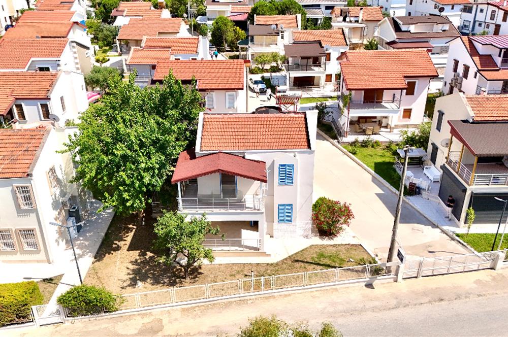 KUŞADASI GÜZELÇAMLI'DA DENİZE 200 MT MESAFEDE 3+1 SATILIK YAZLIK