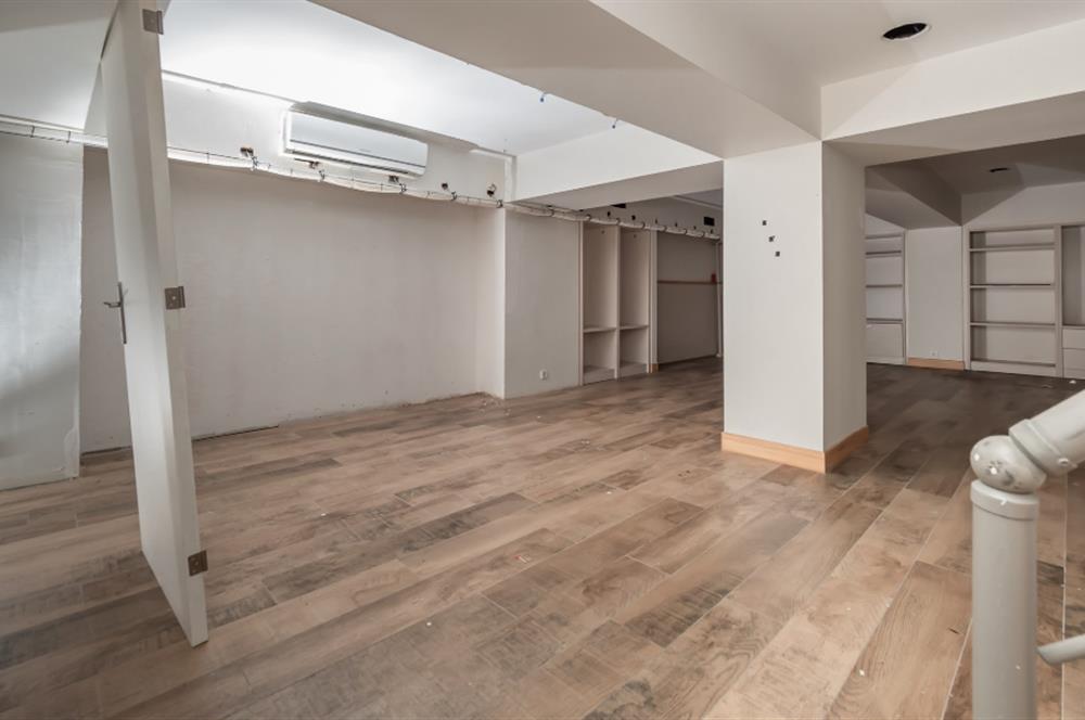 Maltepe Bağlarbaşı'nda Satılık Dükkan - 392 m²