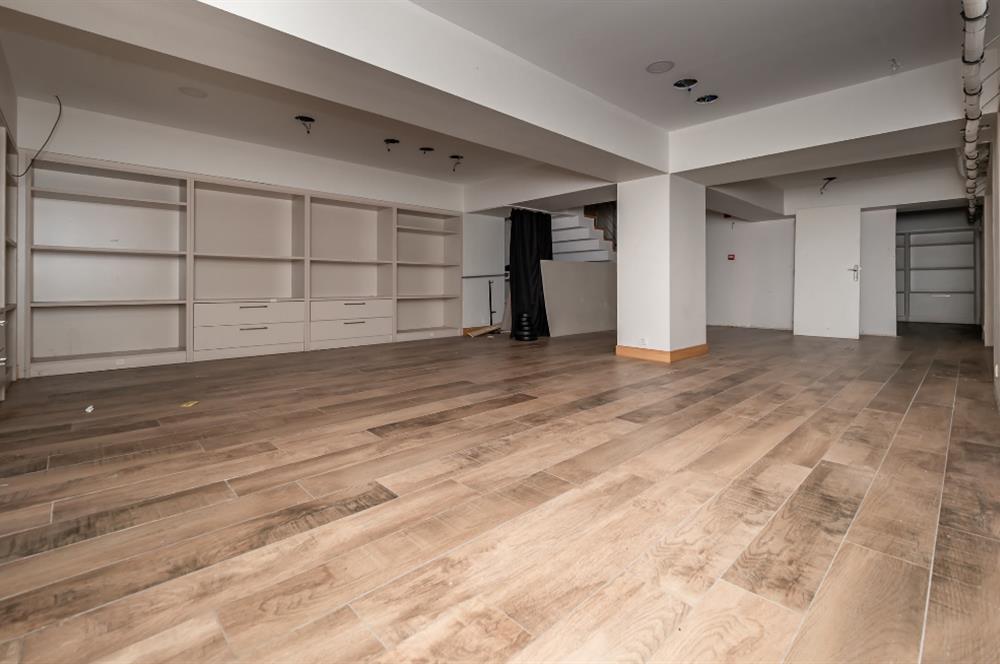Maltepe Bağlarbaşı'nda Satılık Dükkan - 392 m²