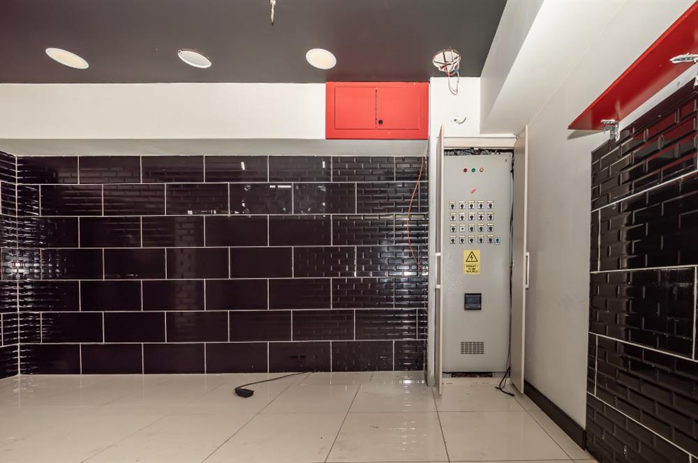 Maltepe Bağlarbaşı'nda Satılık Dükkan - 392 m²