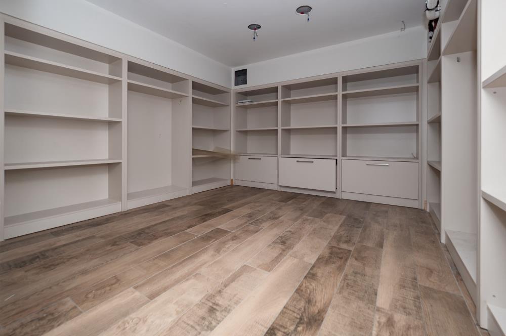 Maltepe Bağlarbaşı'nda Satılık Dükkan - 392 m²