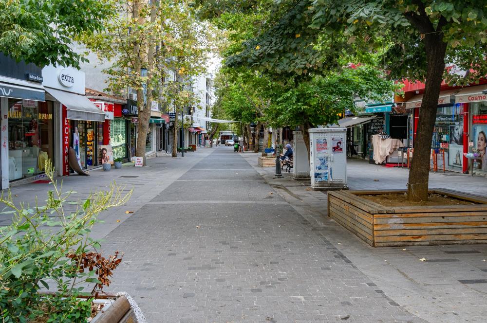 Maltepe Bağlarbaşı'nda Satılık Dükkan - 392 m²