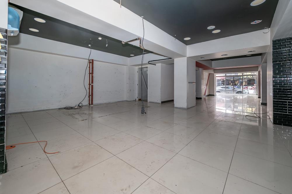 Maltepe Bağlarbaşı'nda Satılık Dükkan - 392 m²