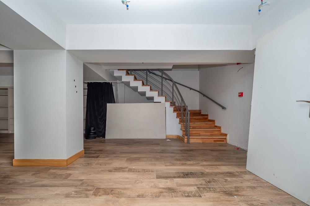 Maltepe Bağlarbaşı'nda Satılık Dükkan - 392 m²