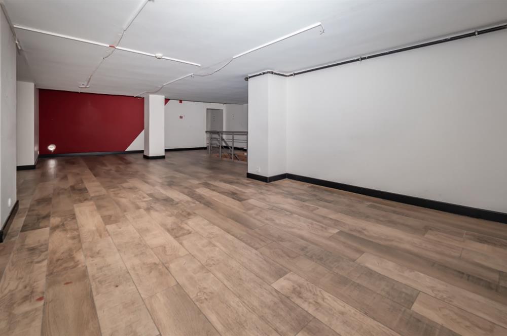 Maltepe Bağlarbaşı'nda Satılık Dükkan - 392 m²