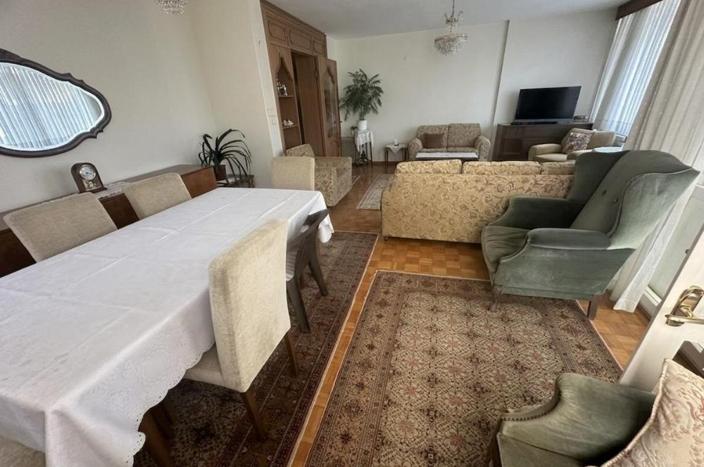 KADIKÖY, FENERYOLU ÖZGÜRLÜK PARKI KARŞISINDA SATILIK 3+1 DAİRE