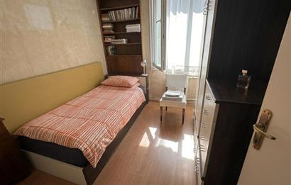 KADIKÖY, FENERYOLU ÖZGÜRLÜK PARKI KARŞISINDA SATILIK 3+1 DAİRE
