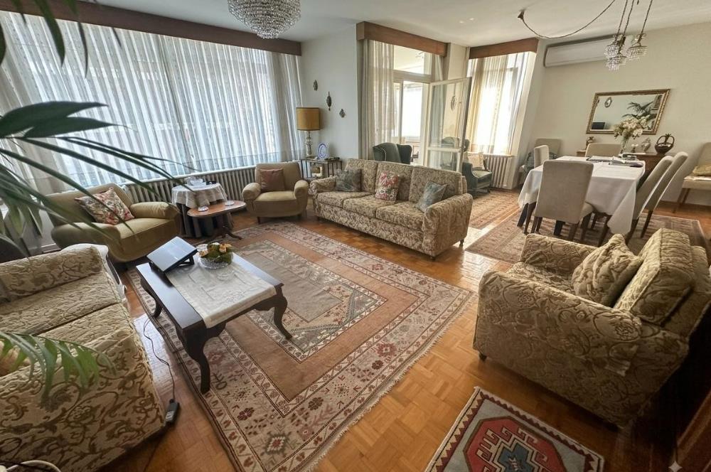 KADIKÖY, FENERYOLU ÖZGÜRLÜK PARKI KARŞISINDA SATILIK 3+1 DAİRE