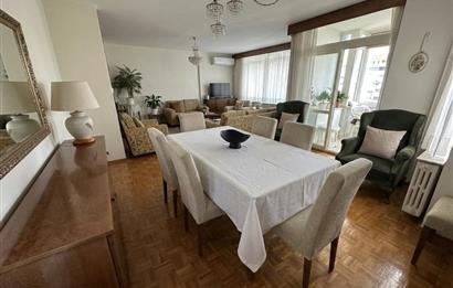 KADIKÖY, FENERYOLU ÖZGÜRLÜK PARKI KARŞISINDA SATILIK 3+1 DAİRE