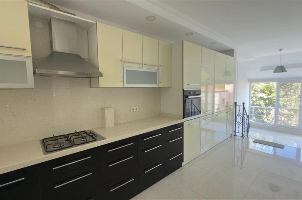 Bizim Vadi Sitesi'nde Şömineli, Teraslı 5+2 Kiralık Villa