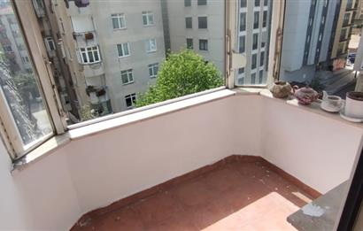 Sahrayıcedit Merkezde, Metronun Karşısında Satılık 3+1 Daire