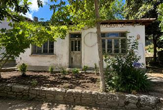 Sarıyer Merkez Yusuf Ziya Öniş Stadyumu Karşısında 500 m² Arsa  - 1 - 36455