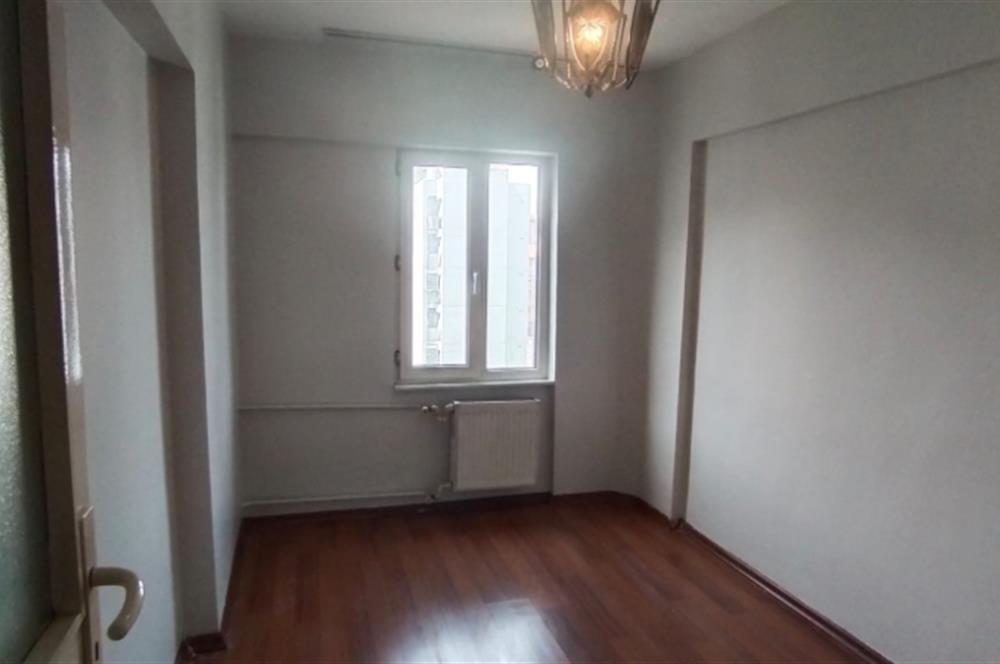 Sahrayıcedit Merkezde, Metronun Karşısında Satılık 3+1 Daire