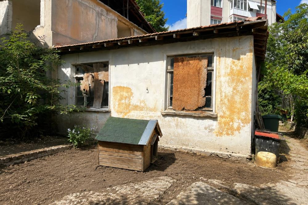 Sarıyer Merkez Yusuf Ziya Öniş Stadyumu Karşısında 500 m² Arsa 