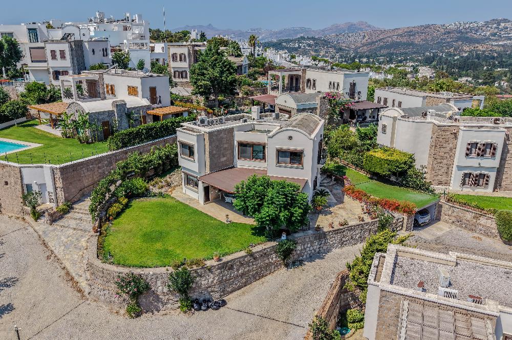 Bitez'de Site İçerisinde Satılık 3+1 Müstakil Villa
