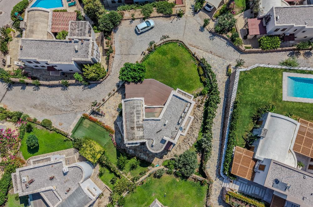 Bitez'de Site İçerisinde Satılık 3+1 Müstakil Villa