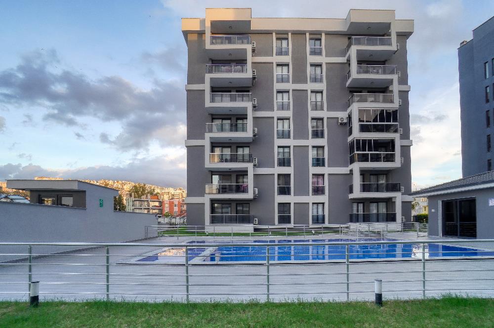 Çiğli/Balatçık Havuzlu Sitede Kiralık Kapalı Mutfaklı 2+1 Daire